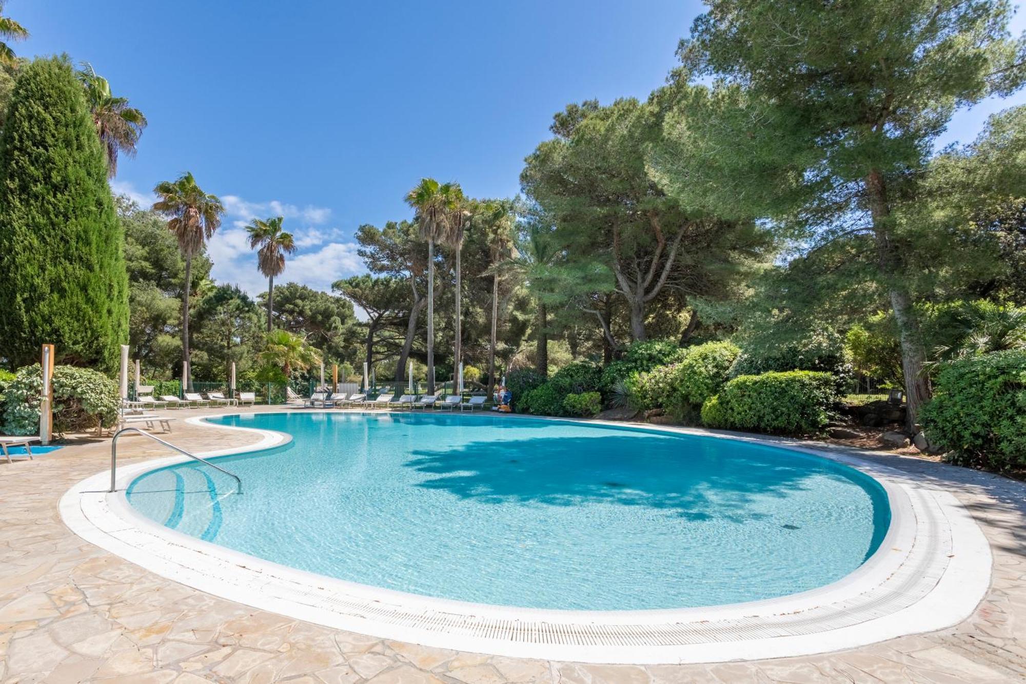 Residence Pierre & Vacances La Pinede Йер Экстерьер фото